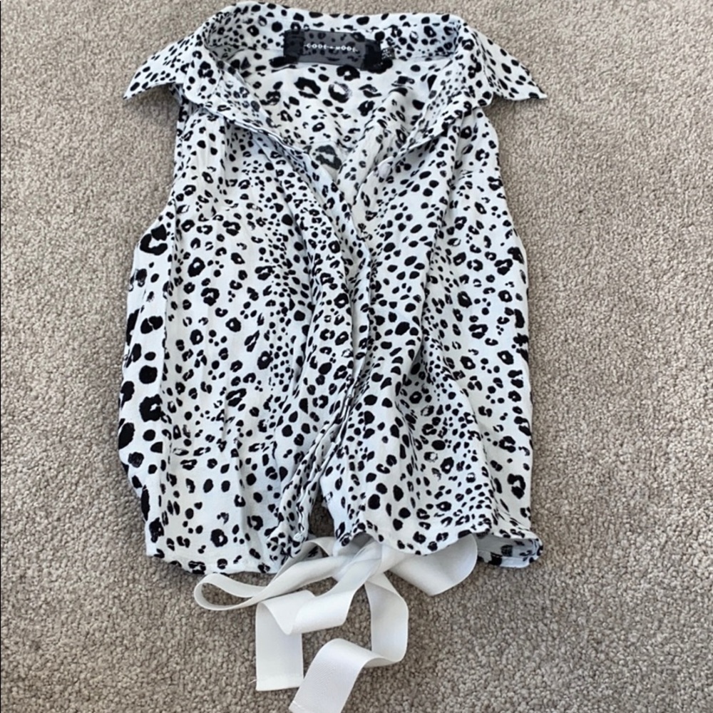 💛CODE X MODE open-back cheetah top w/tie in back